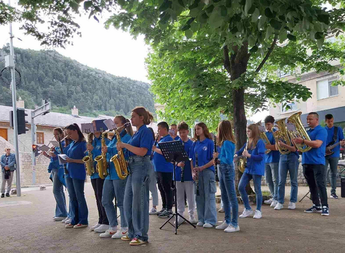 Video: Gradski orkestar Stolac počastio Stočane za 1.maj 