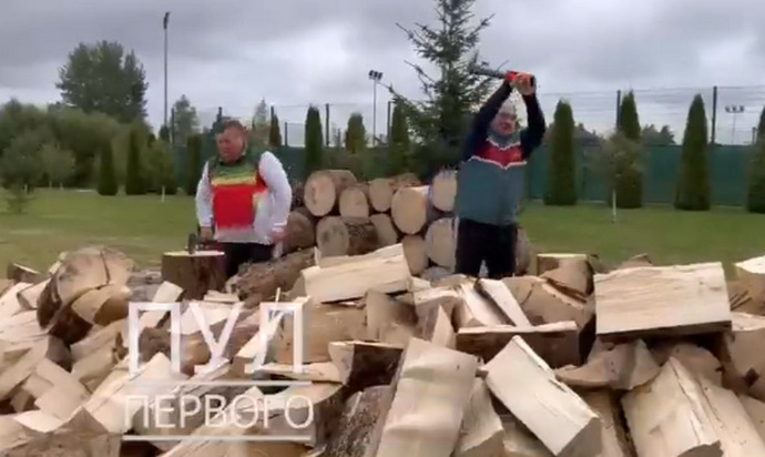 Lukašenko objavio video kako cijepa drva i ruga se Europi zbog nestašice plina