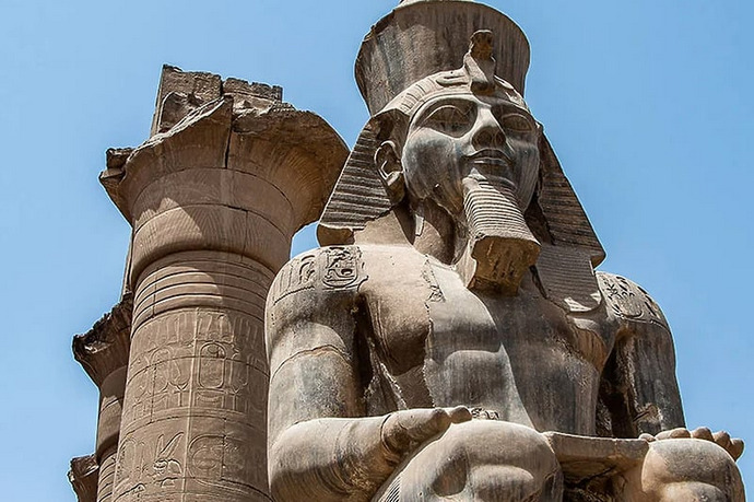 Lopovi pokušali kranom ukrasti 10 tona težak kip Ramzesa II.